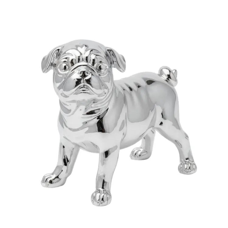 כלב פאג כסוף עומד