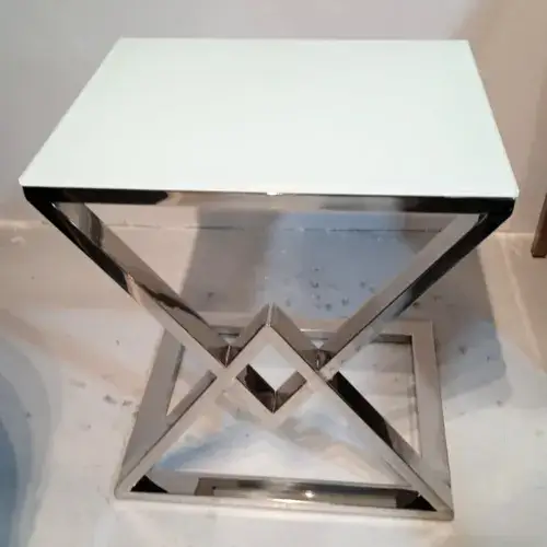 שולחן צד דגם טריקסי כסוף לבן